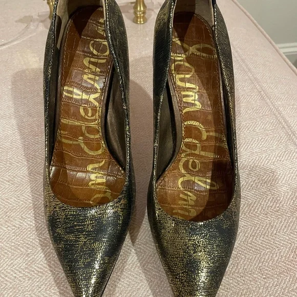 Sam Edelman Black and Gold Heels - Picture 2 of 7